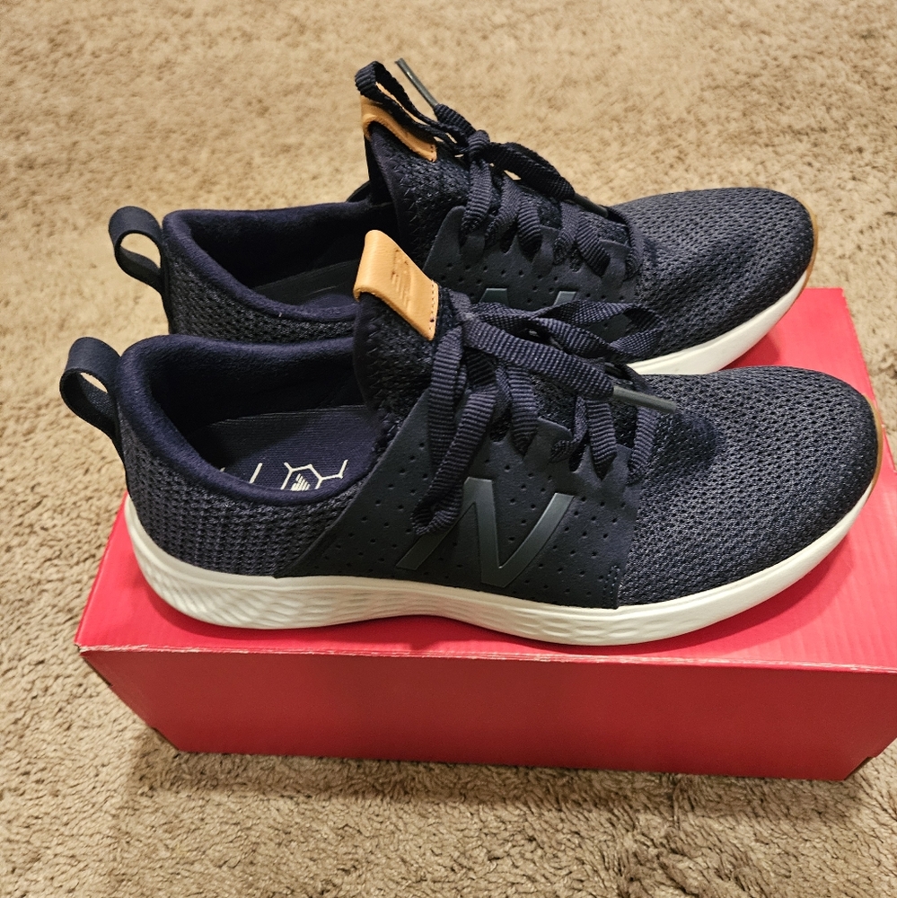 New Balance Women'sFresh Foam Roav Tee Shoes